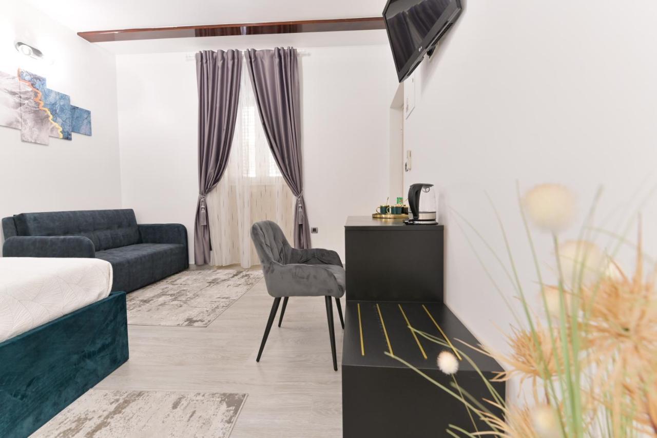 Luxury Rooms "Kaleta" Трогир Екстериор снимка