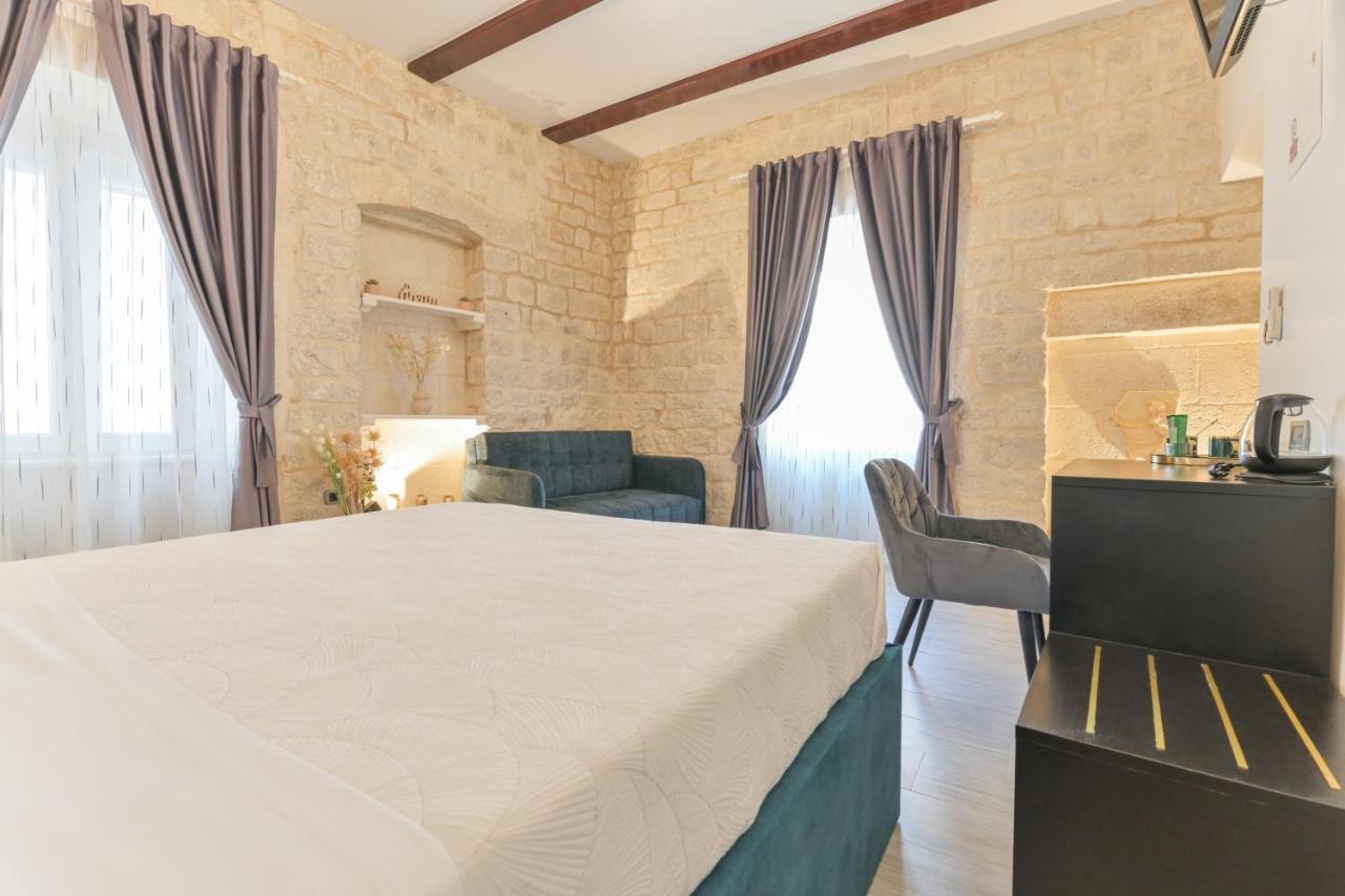 Luxury Rooms "Kaleta" Трогир Екстериор снимка